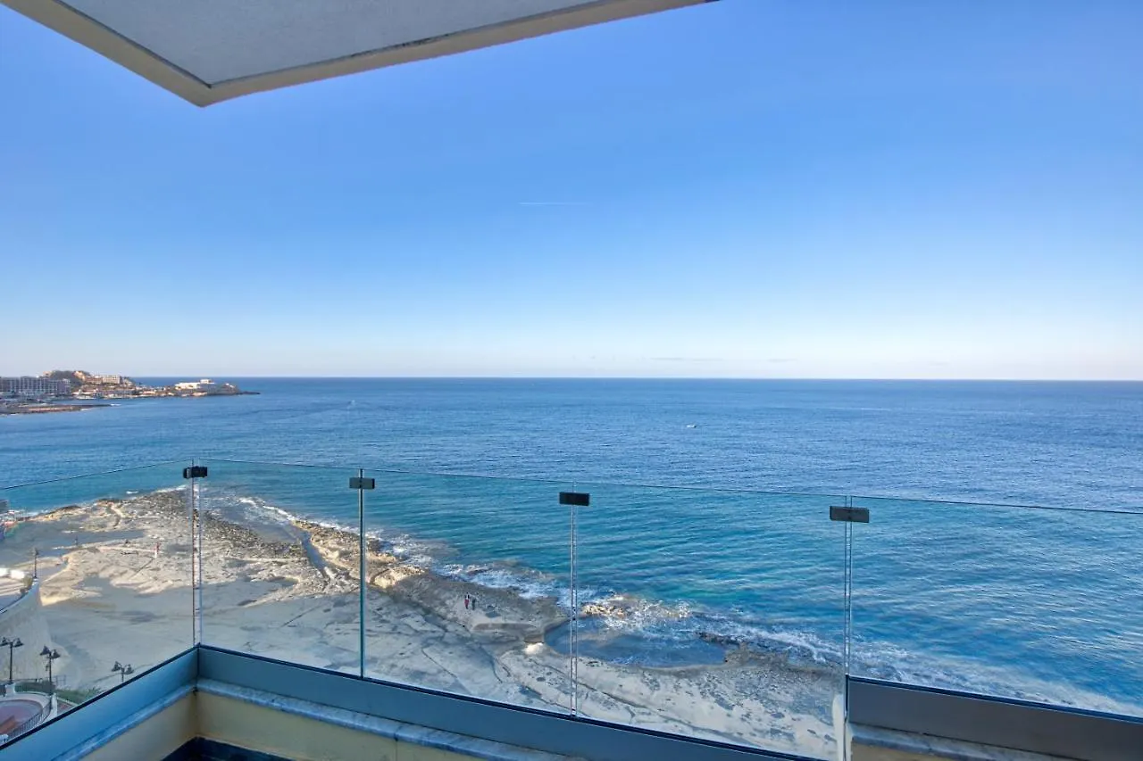 Seafront Sliema Apartment With Balcony & Sea Views By Jl 0*,  Malte