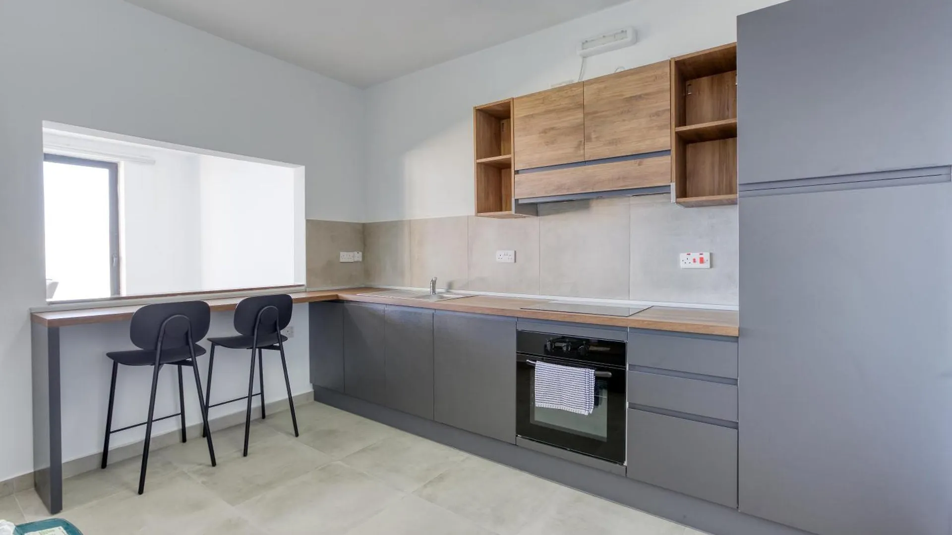 Seafront Sliema Apartment With Balcony & Sea Views By Jl
