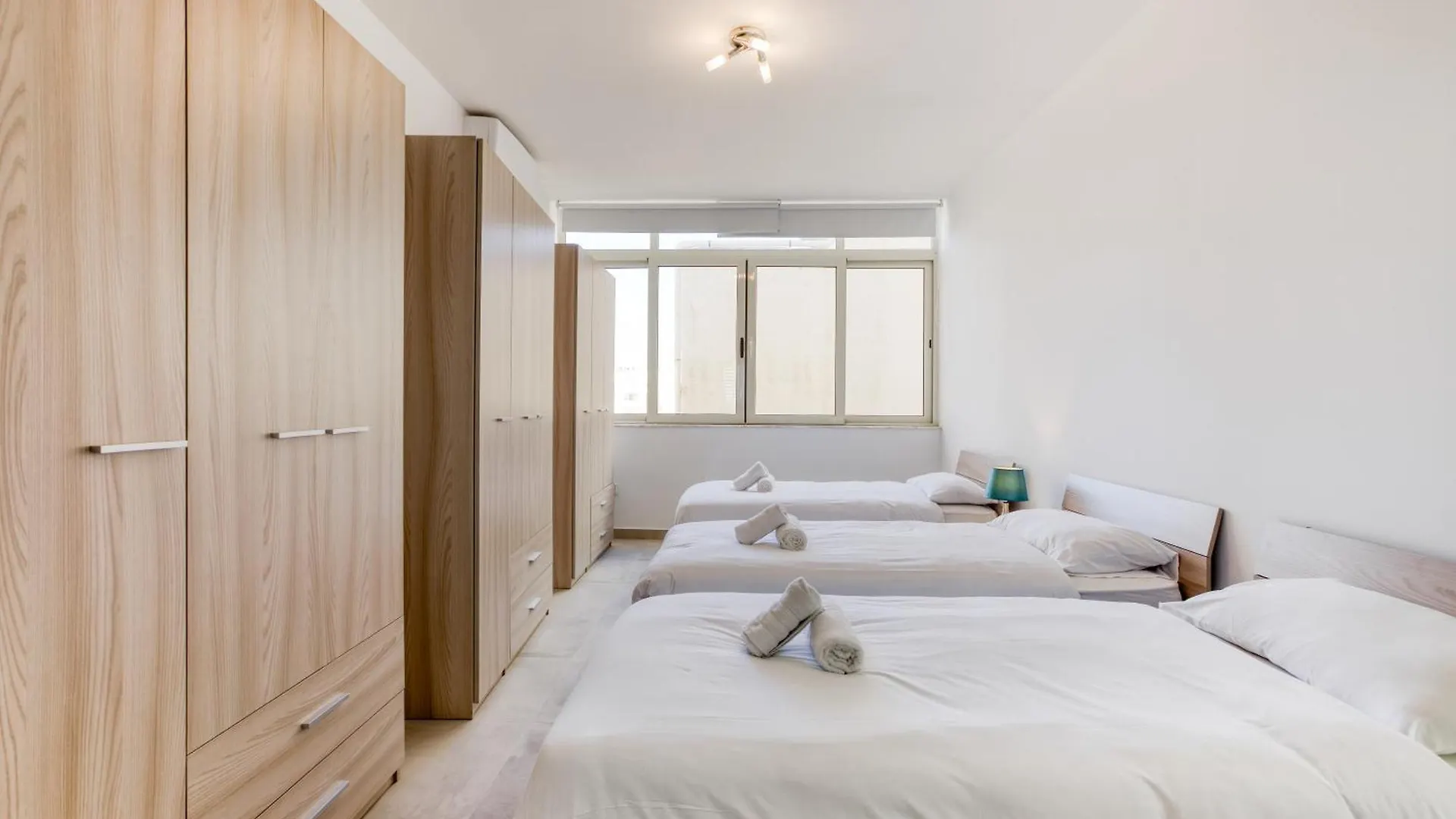 Seafront Sliema Apartment With Balcony & Sea Views By Jl 0*,