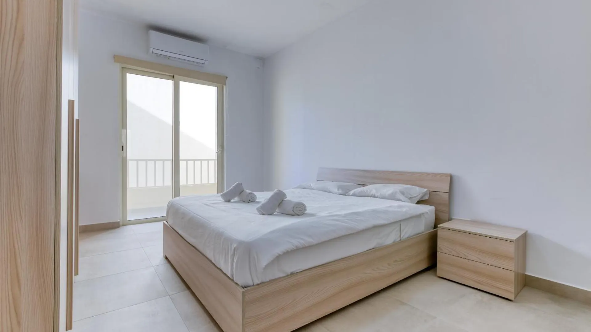 Seafront Sliema Apartment With Balcony & Sea Views By Jl Malte